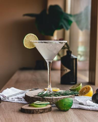 The 10 World's Most Popular Classic Cocktails Guide
